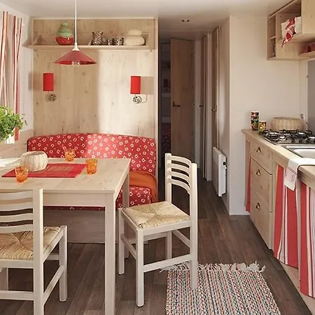 Camping Brin d'Amour Les Eyzies Extérieur photo